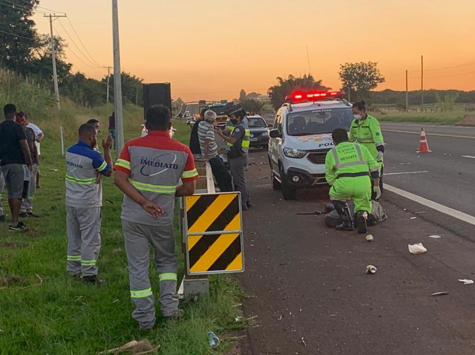 Foto 2 de 6 — ​Motociclista morre em acidente na SP-255 próximo do acesso ao Parque São Paulo